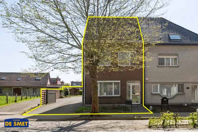 Huis te koop: Renovatieproject HOB met magazijn en tuin