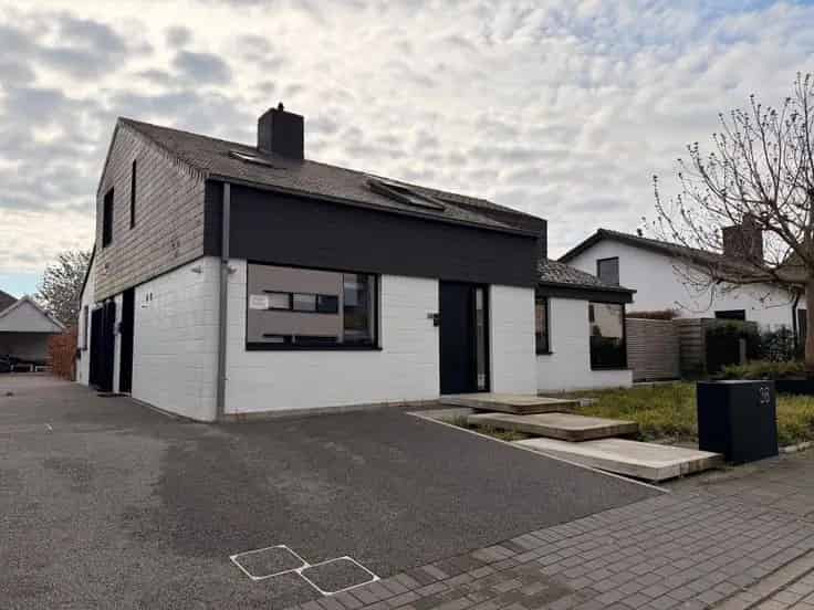 Huis Te Koop Oostkamp: Stijlvolle Energiezuinige Woning Met Praktijkruimte