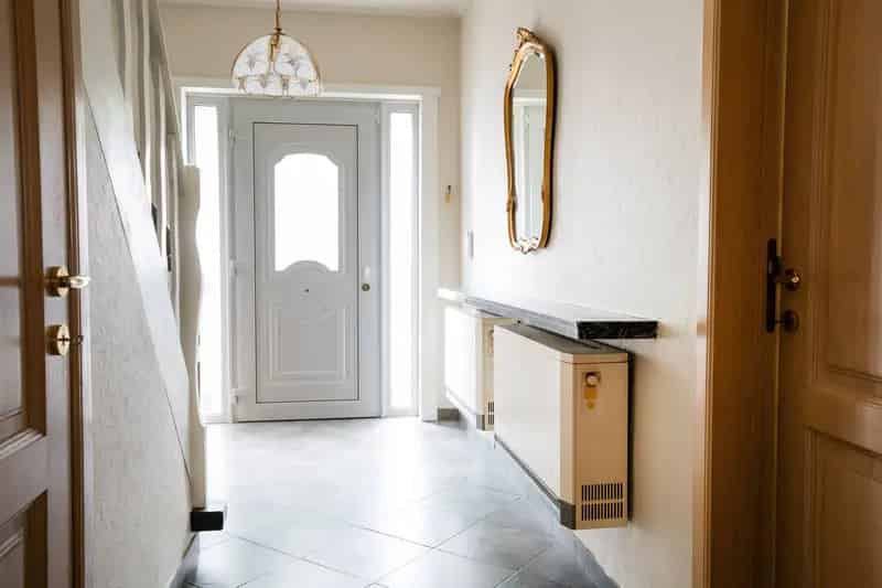 Huis te koop: Te renoveren woning met tuin en garage