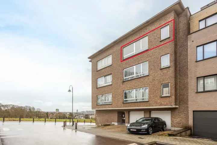 Te koop appartement in Berchem-Sainte-Agathe met 1 slaapkamer en kelder