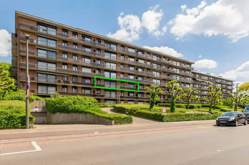 Appartement te huur: ruim, zonnig, met terras en garage