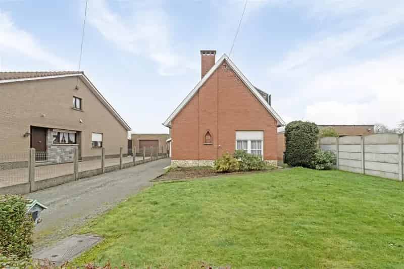 Te renoveren 4-slaapkamer woning Sint-Lievens-Houtem