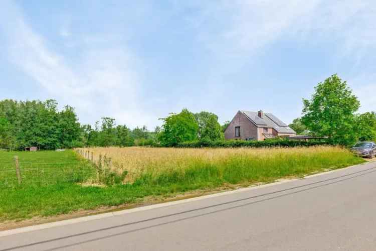 Bouwgrond van 17a15ca met zicht op een natuurgebied