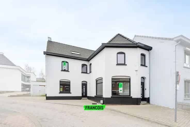 Ruime Gezinswoning met Polyvalente Ruimte te Koop