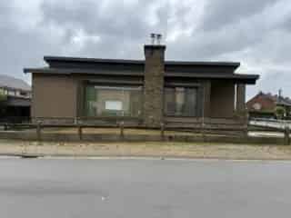 Villa te koop Berlare - Bungalow met garage, 3 slaapkamers en 16 zonnepanelen