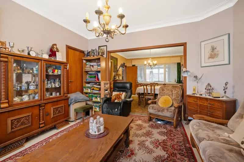 Te renoveren woning met magazijn Lint