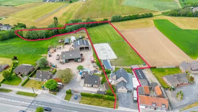 Villa te koop Lichtervelde met weides stallen buitenpiste