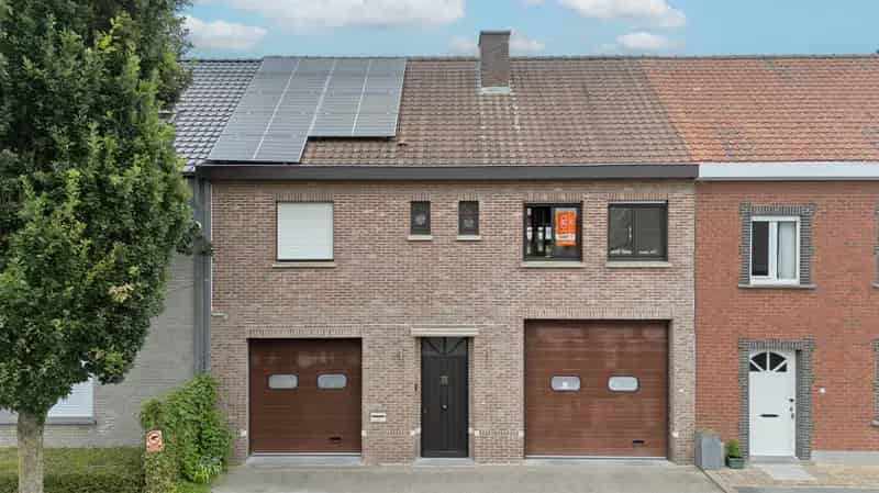 Huis te Koop Beveren-Leie: Ruime Woning Geschikt voor Wonen en Werken