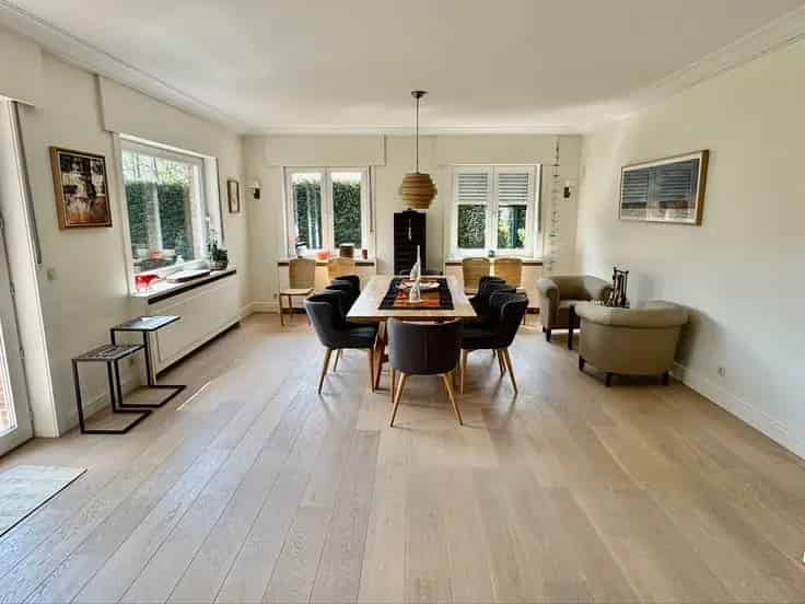 Villa Te Koop: Ruime 4 Slaapkamers, 280m2, Gerenoveerd