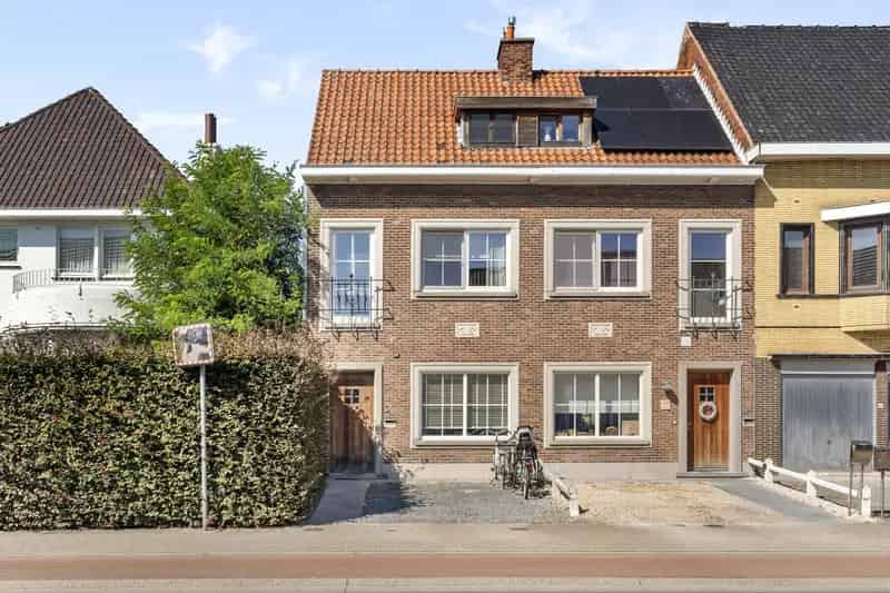Huis te koop nabij centrum 4 slaapkamers tuin oprit