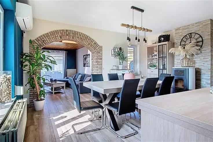 Villa te Koop Agimont: Rustige Woning met Ruime Tuin en Moderne Inrichting