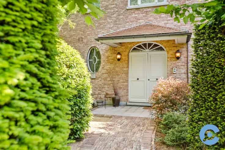 Villa Te Koop Edegem: Luxe 6 Slaapkamers, Zwembad, Parktuin