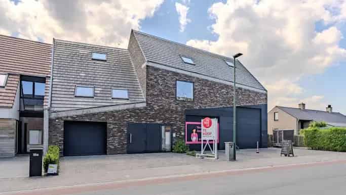 Huis met Magazijn te Koop Oudenburg