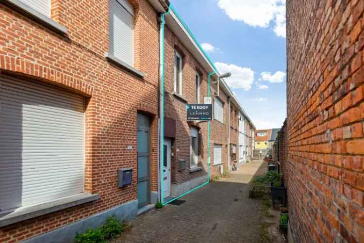 Rijwoning te renoveren 3 slaapkamers uitweg