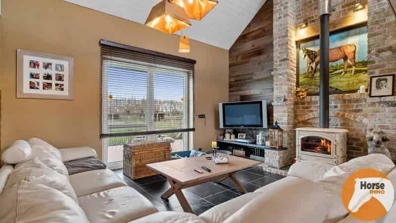 Paardeneigendom Damme 12 Stallen Piste 2 Woningen