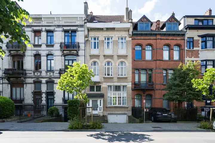 Te renoveren huis in Dietrich met 5 slaapkamers en tuin