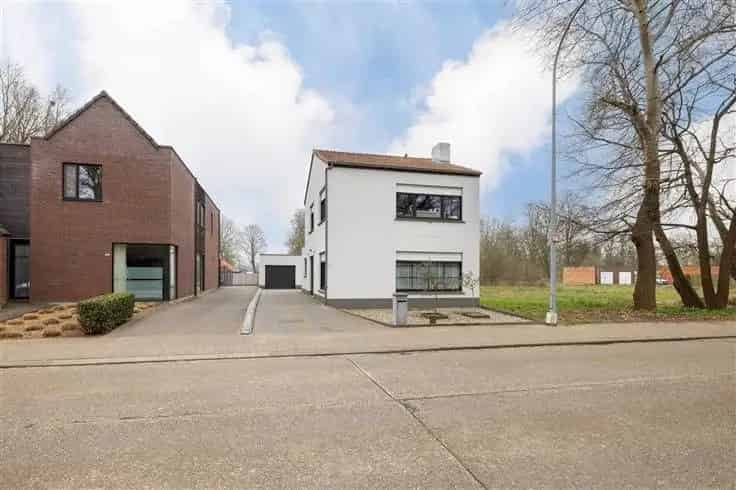 Huis Te Koop 3 slaapkamers 445m² Instapklaar