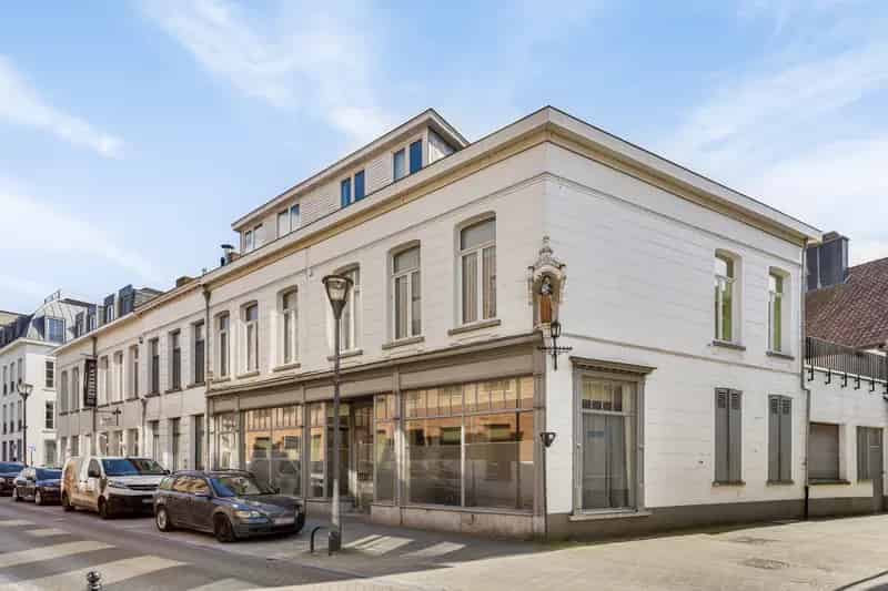 Huis te koop Turnhout: Ruime gezinswoning met handelspand
