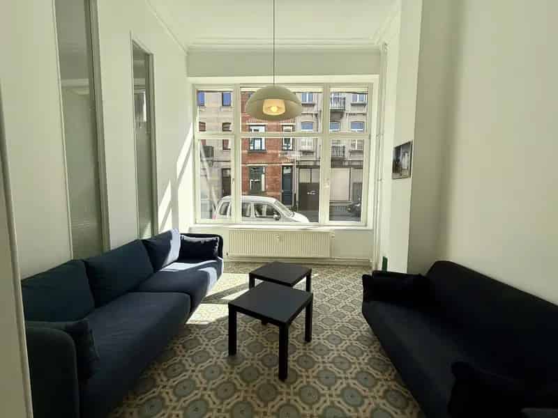 Coliving Schaerbeek: Gemeubelde Kamers voor Jonge Werkers