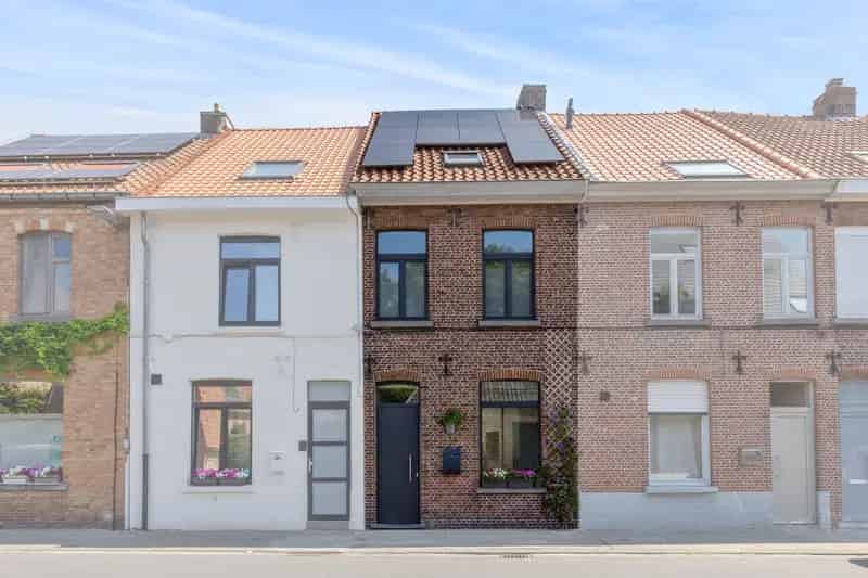 Huis te koop: Lichtrijke woning met grote tuin en zonnepanelen