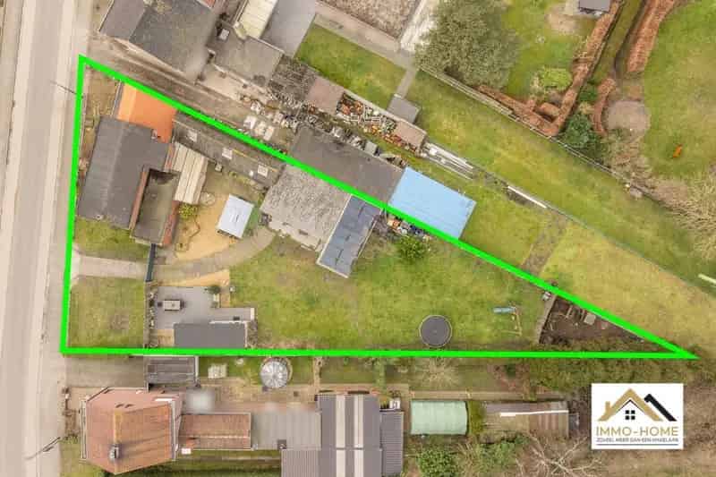 Ruime Gerenoveerde Woning Grote Grond