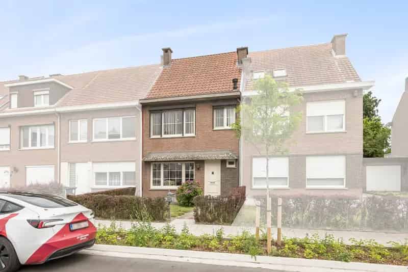 Huis te koop Aartselaar: Op te frissen woning met tuin en garage