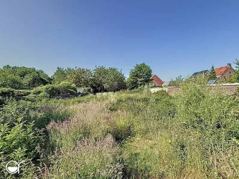 bouwgrond en weiland, in totaal 2830m2