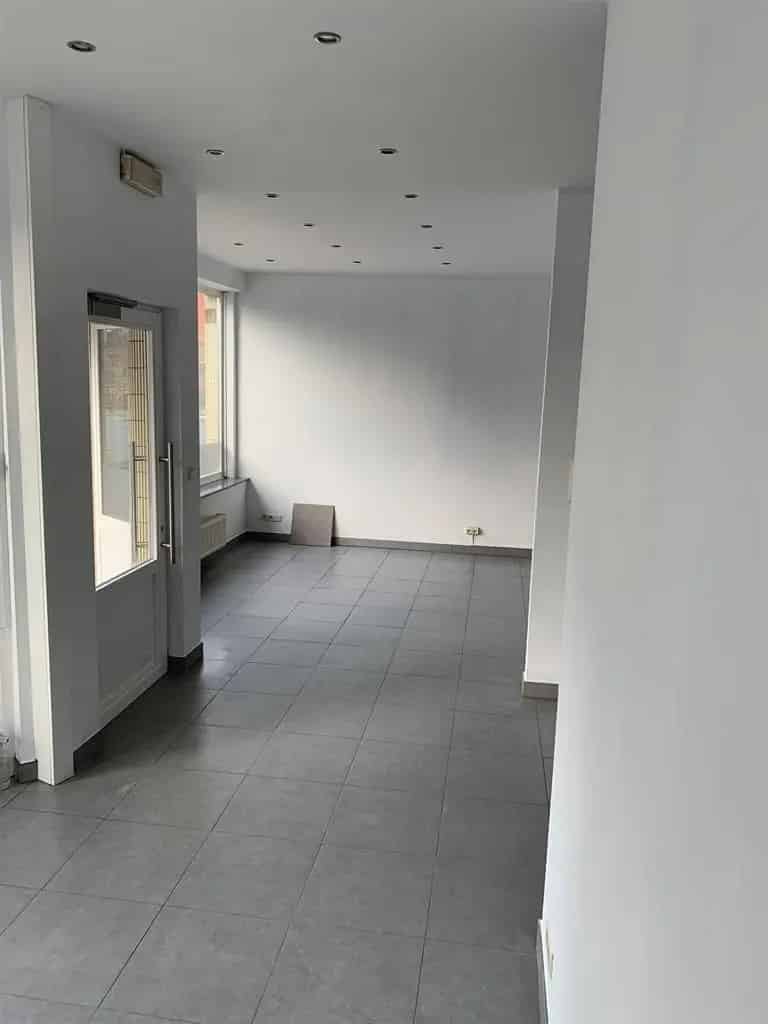Commercieel Gelijkvloers 71m² Ternat