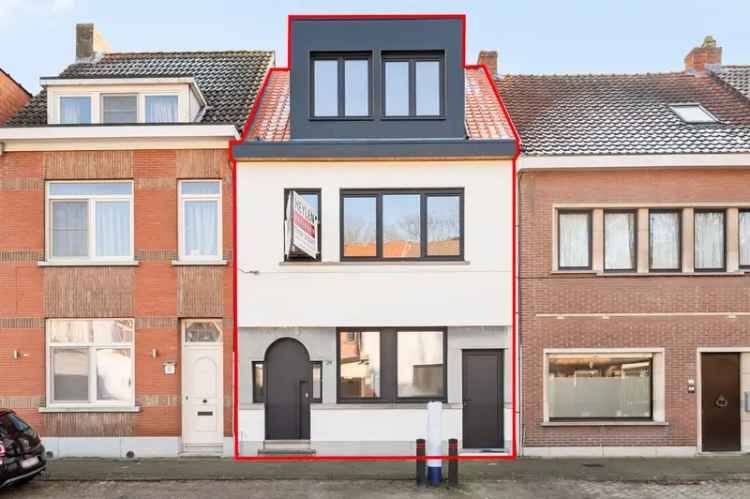 Te koop vernieuwbouw huis met 4 slaapkamers Brasschaat met tuin