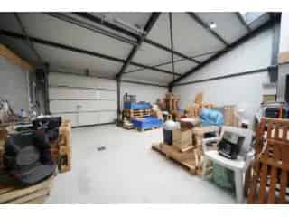 Industrieel pand te koop Couthuin 200m2 plus 240m2 mezzanine