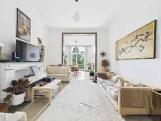 Triplex te Koop Etterbeek 3 Slaapkamers Mezzanine Renovatieproject