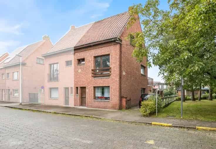 Huis Te Koop: Ruime woning 3-5 slaapkamers, 2 badkamers, tuin en garage