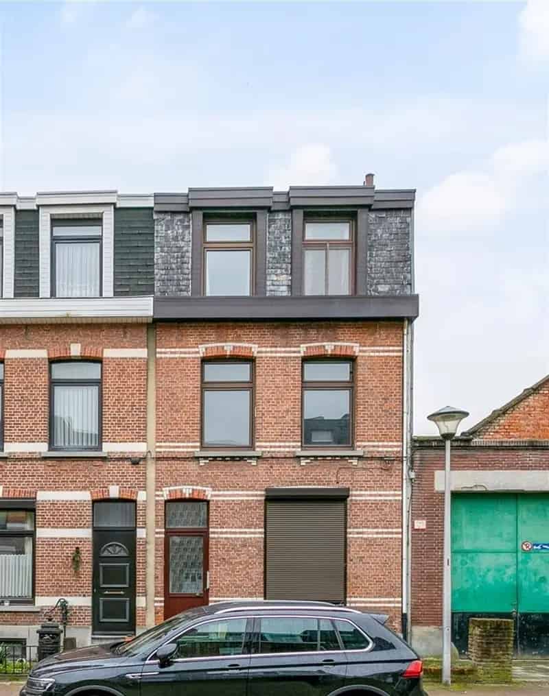 Opbrengsteigendom te renoveren met 3 appartementen