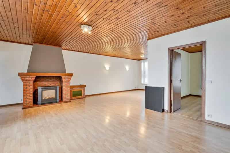 Huis te koop: Ruime woning met tuin en garage