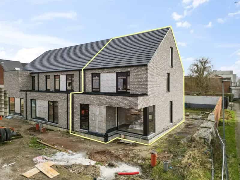 Halfopen Nieuwbouwwoning 5 Slaapkamers