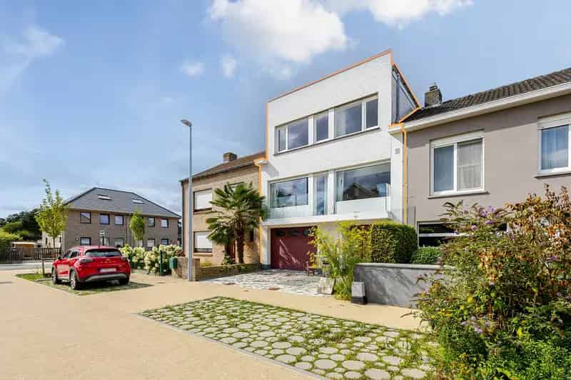 Gerenoveerde Bel-Etage te Koop Nabij Brugge