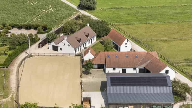 Huis te koop: Unieke Paardeneigendom met Prachtig Zicht