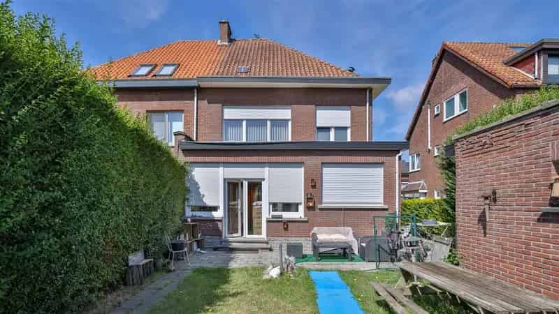 Ruime gezinswoning te Edegem 190m² met garage en 3-5 slaapkamers