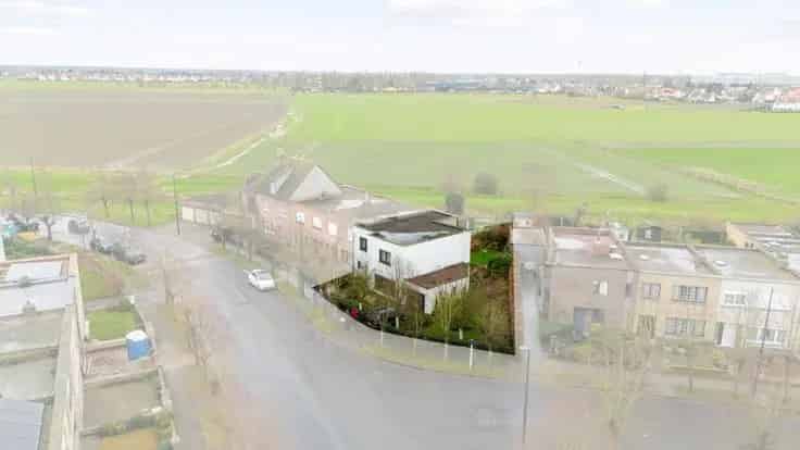 Huis Te Koop Knokke: 3 slaapkamers, Garage, Zongerichte Tuin