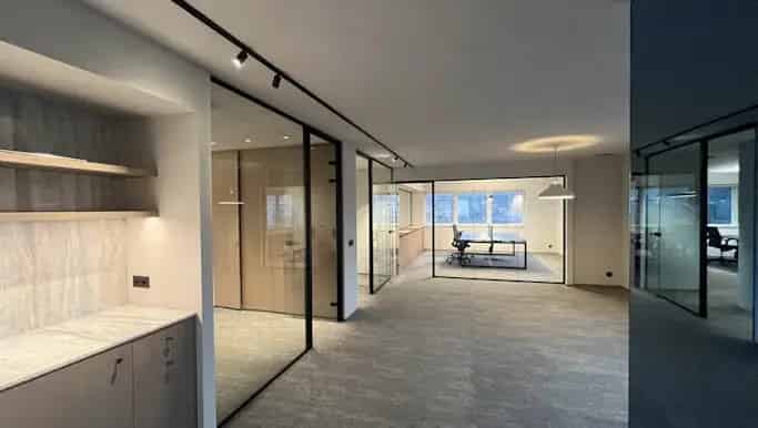 Kantoor te Huur Nederzwijnaarde 986m² Nabij E17 E40