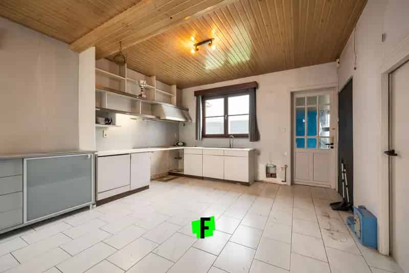 Renovatieproject Hooglede Centrum: Twee Woningen, 14m Breedte