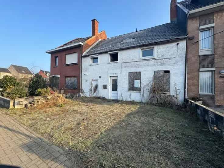 Te renoveren woning met 2 garages te Bornem