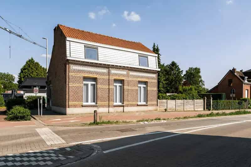Huis te koop Ranst: 3 slaapkamers, 2 garages, groene tuin