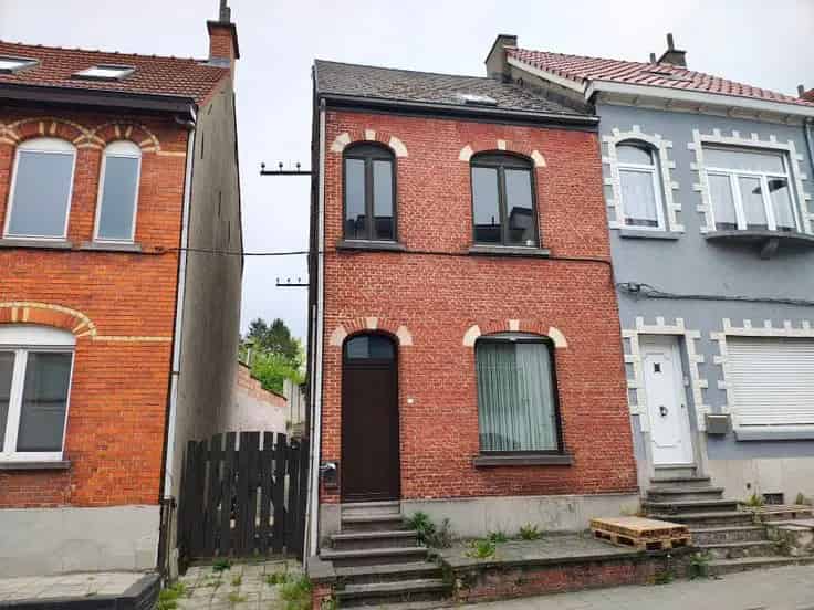 Te renoveren gezinswoning Erembodegem