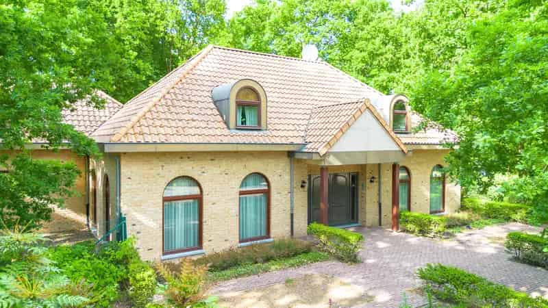 Riante Villa te Huur met Binnenzwembad