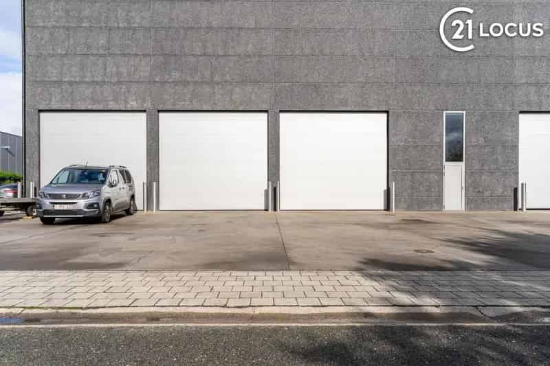 Magazijn Opslagplaats 850m2 te Huur Beveren