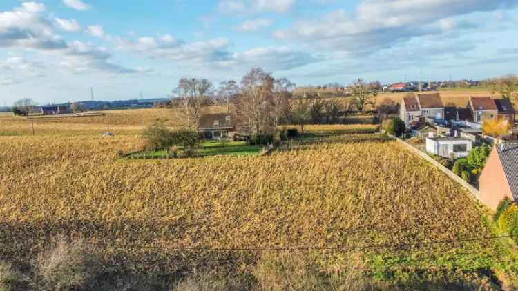 Een mooi gelegen bouwgrond voor halfopen bebouwing