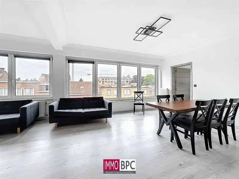Appartement te koop 2 slaapkamers rustige straat