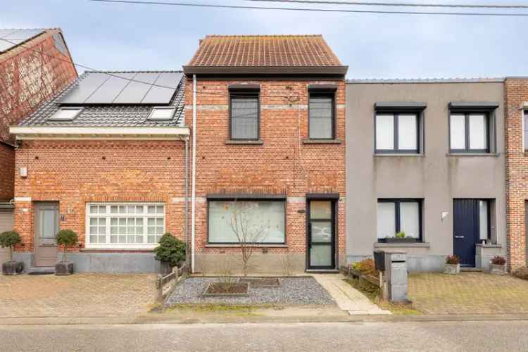 Energiezuinige woning met wegenis en parkeergelegenheid