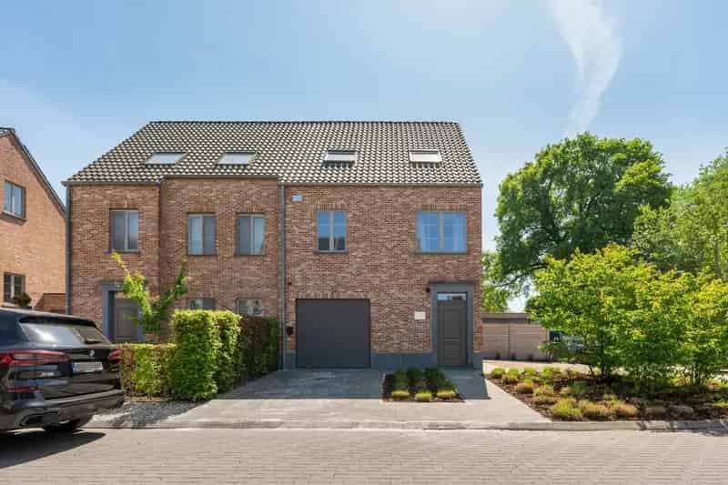 Huis te huur Kalmthout: 4 slaapkamers, praktijkruimte, tuin